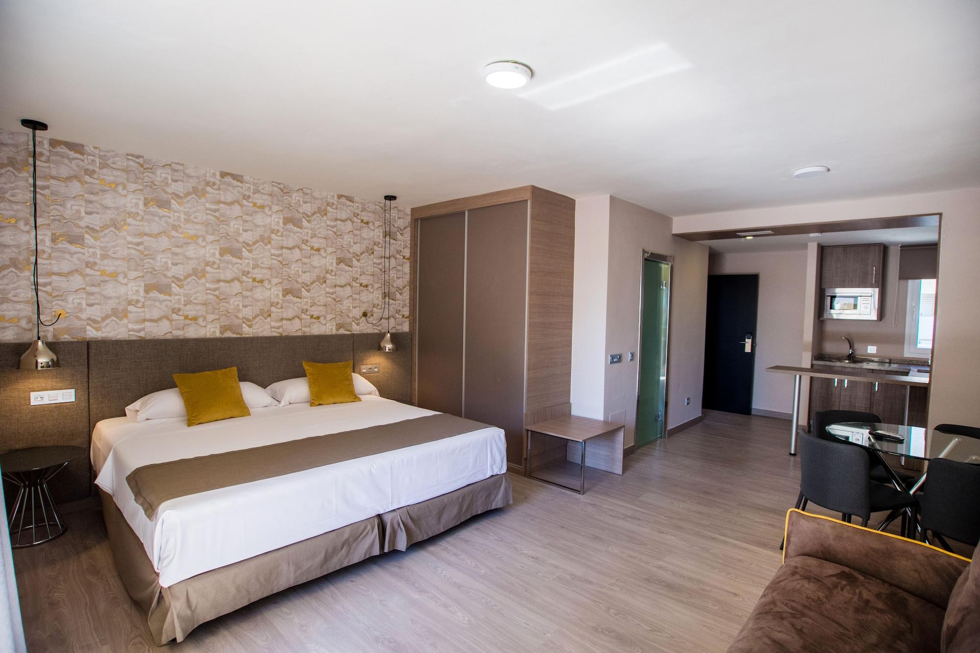 Ona Aparthotel 3*