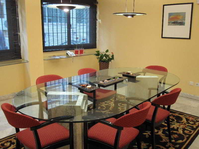 Ona Aparthotel 3*